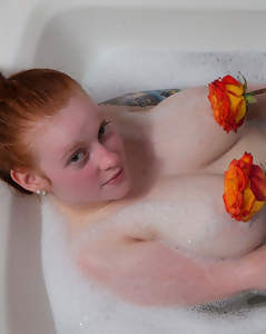 Kaycee Barnes - Tub Time - Cosmid